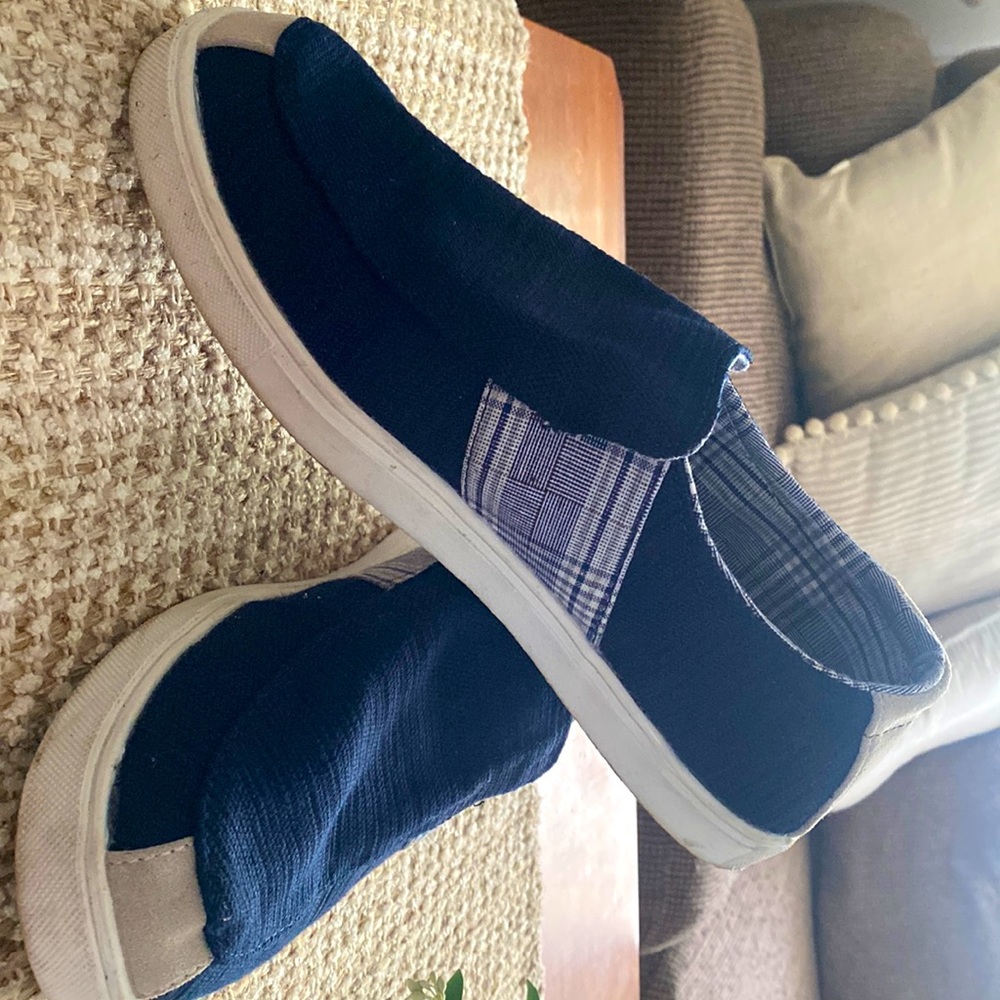 Mens Muk Luks shoes size 10